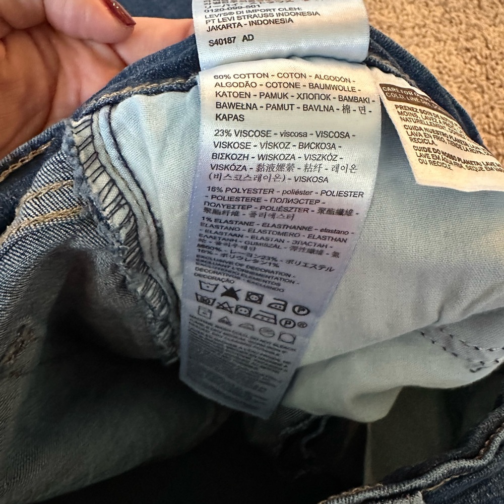 Levi’s Women’s Boyfriend Jeans - Picture 3 of 4